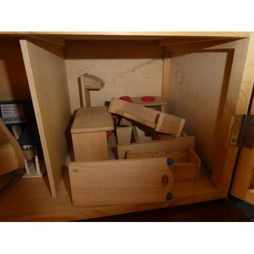 686 - A wooden dolls house containing furniture, dolls and more.