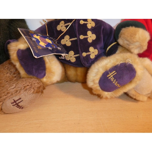 701 - A lot of five collectors teddy bears to include Harrod's 2003, Dean's 'Hobson 1999 Membership bear' ... 