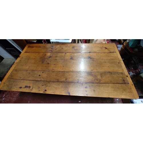 700 - A large stunning antique Irish pine farmhouse table, measuring 82