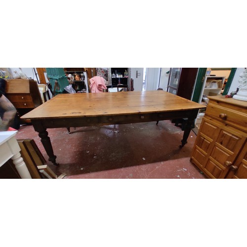 700 - A large stunning antique Irish pine farmhouse table, measuring 82