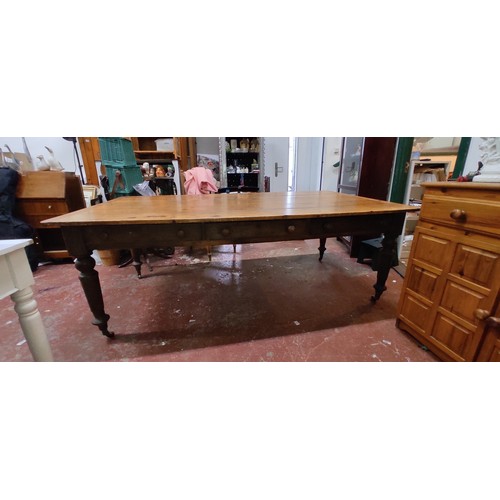 700 - A large stunning antique Irish pine farmhouse table, measuring 82