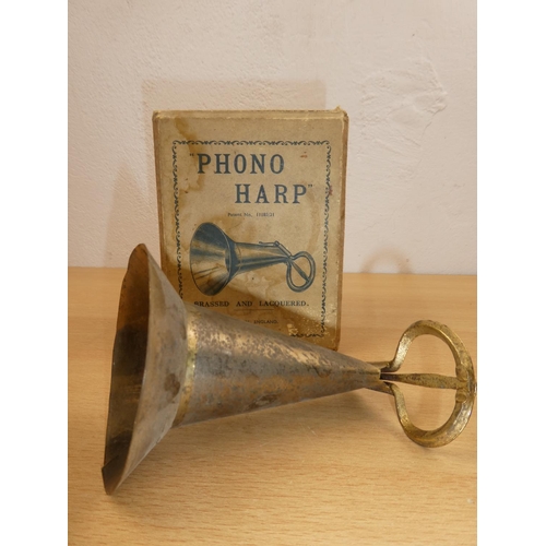 677 - A boxed vintage Phono Harp.