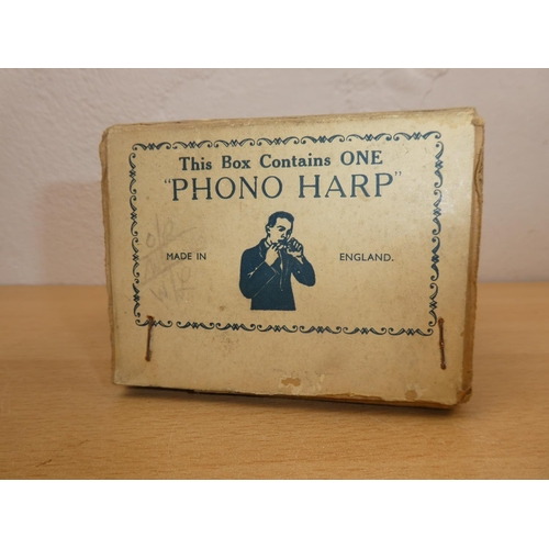 677 - A boxed vintage Phono Harp.