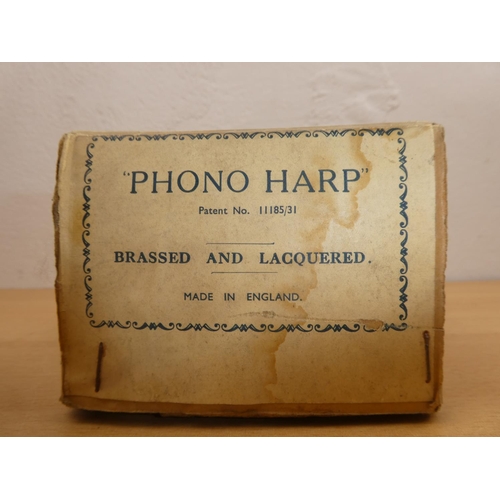 677 - A boxed vintage Phono Harp.