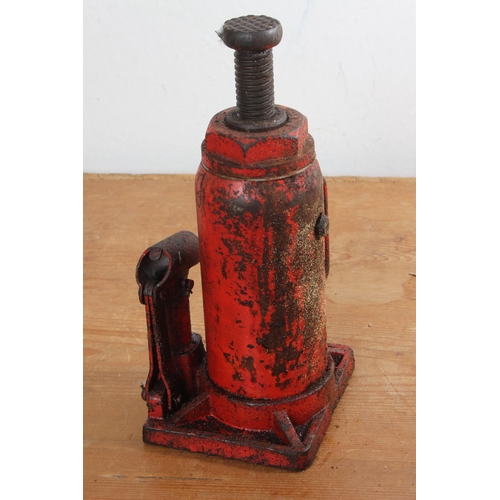 195 - A vintage Hydraulic jack.