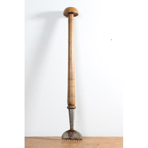 197 - A vintage Carpet Fitters tool.