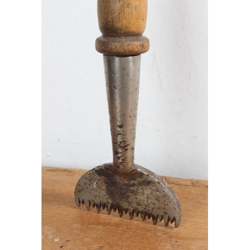 197 - A vintage Carpet Fitters tool.