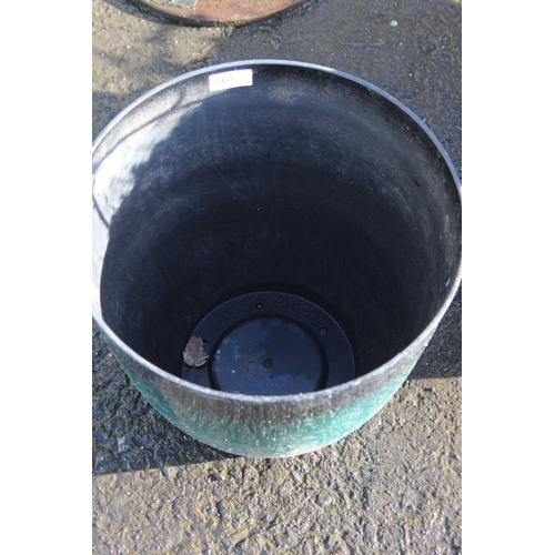 40 - A decorative plastic planter / plant pot.