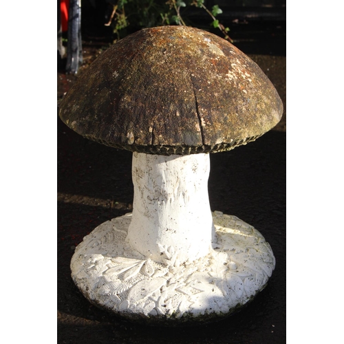 45 - A decorative garden ornament / statue in the form of a mushroom, height 16