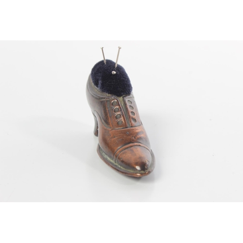 103 - A small antique novelty pin cushion, modelled as a boot.