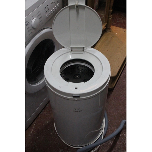 229 - An Indesit 'Autopump' spin dryer.