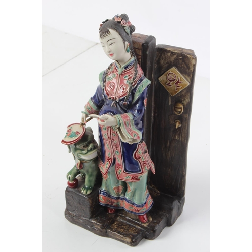 89 - A Japanese ceramic figure (a/f).