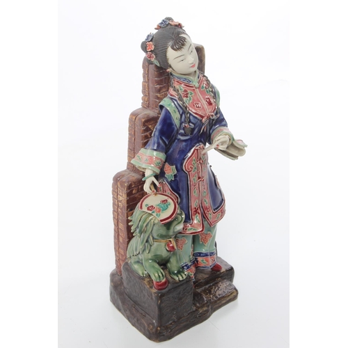 89 - A Japanese ceramic figure (a/f).