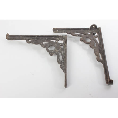 124 - A pair of cast metal brackets.