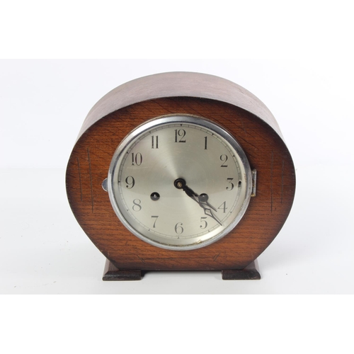 146 - A vintage mantle clock.