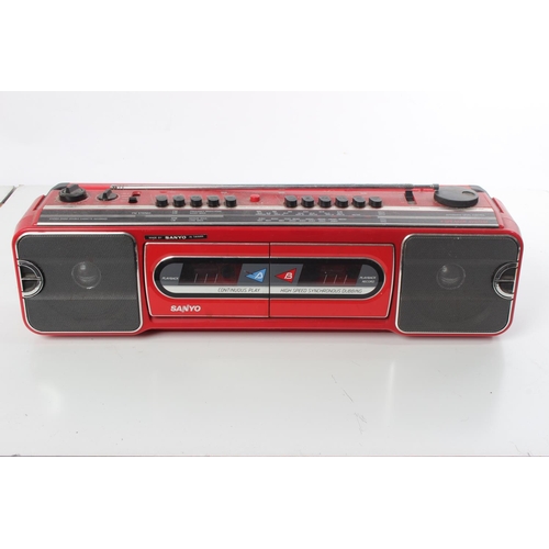 183 - A vintage Sanyo radio/cassette player.