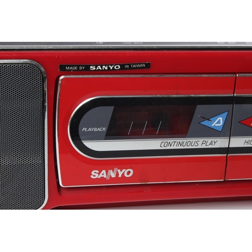 183 - A vintage Sanyo radio/cassette player.