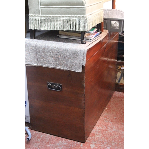 226 - A large camphor wood blanket box/storage chest, measuring 111cm x 84cm x 54cm.