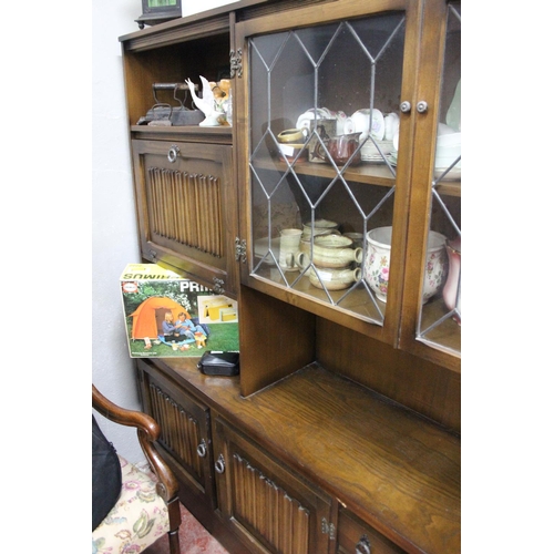 313 - A vintage oak sideboard/dresser with leaded glass door panels.