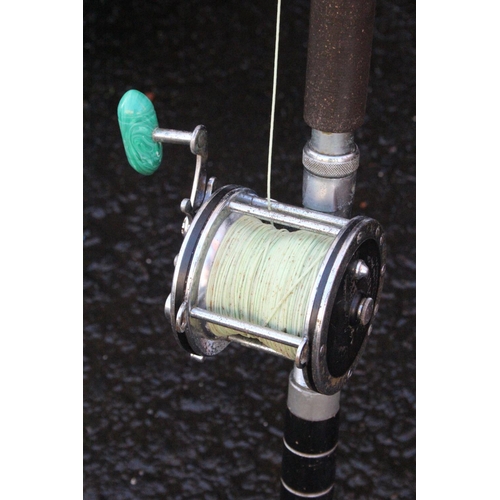 330 - A Shakespeare Noris Sea-Master Nr1405 fishing rod.