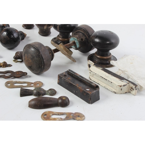 337 - A lot of vintage door knobs, pulls and more.