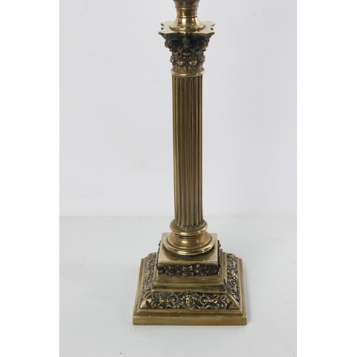 368 - A stunning antique Corinthian pillar oil lamp, with clear glass font and shade.