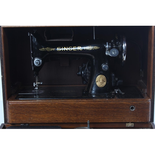 391 - A vintage Singer sewing machine and case.