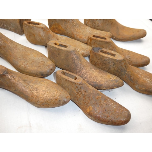 429 - A large lot of antique cobbler shoe lasts.