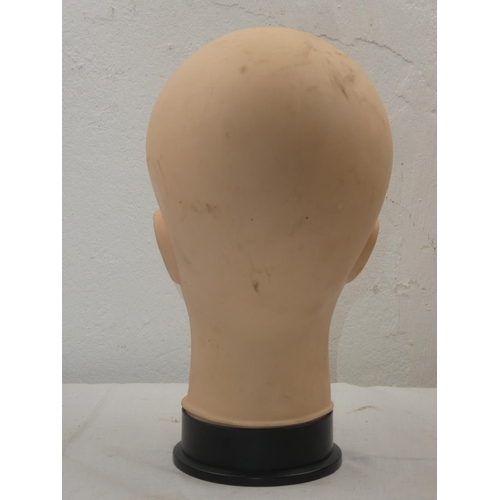 462 - A vintage shop mannequin head.