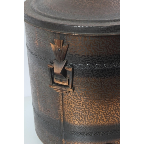 529 - A vintage coal bucket with liner.