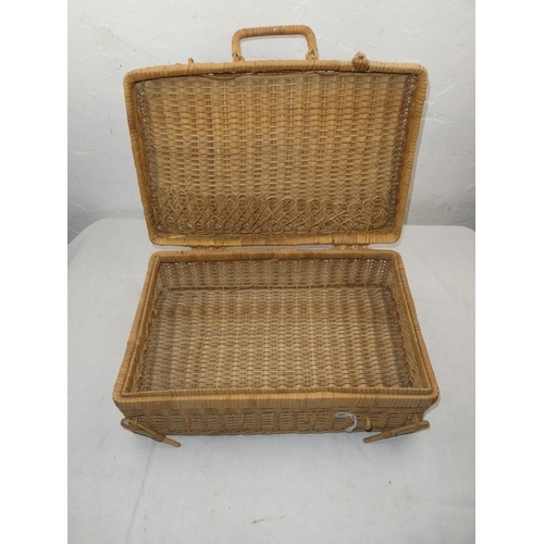 456 - A vintage wicker basket.