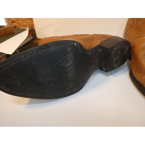 467 - A pair of vintage leather cowboy boots.