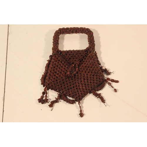 90 - A small vintage beaded bag.
