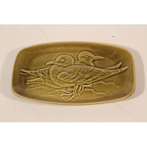 97 - A vintage Poole pottery plate decorated with ducks.