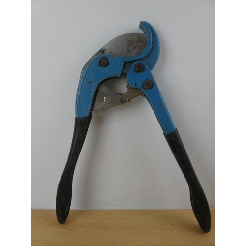 121 - A pair of large heavy duty wire cutters.