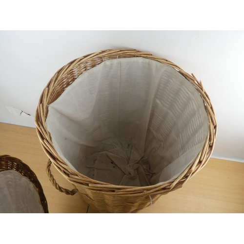 142 - A large wicker lidded linen basket.