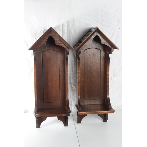 35 - A stunning, very similar, pair of 2 carved oak wall brackets with shingle effect roofs. Measuring ap... 