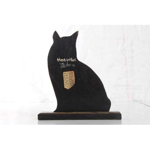 139 - A hand painted wooden cat, mesauring 17cm.