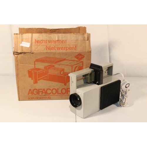 203 - A vintage boxed Agfacolor 50 slide projector.