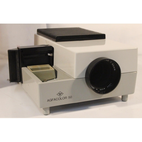 203 - A vintage boxed Agfacolor 50 slide projector.