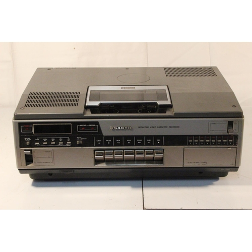 257 - A vintage Sanyo 3 Cord video cassette recorder.