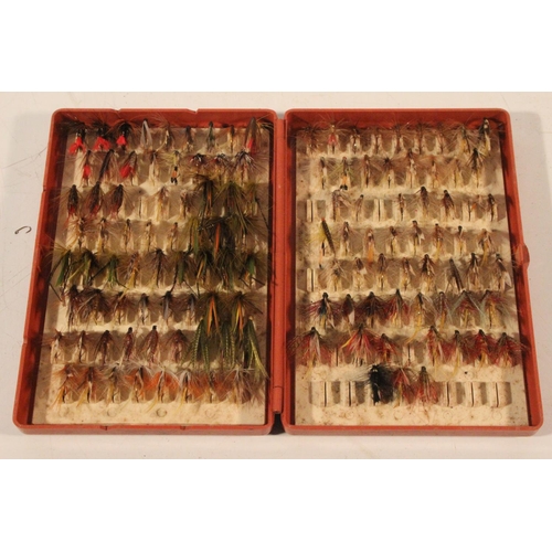 557 - A lot of single fishing flies.