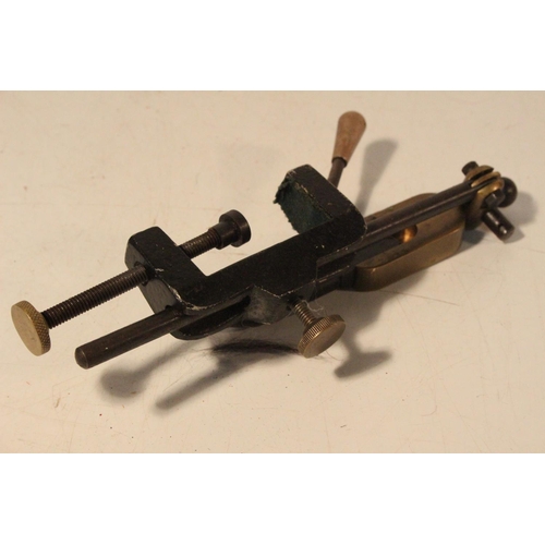 571 - A fly tying vice.