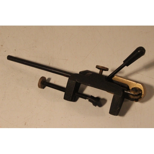 572 - A fly tying vice.