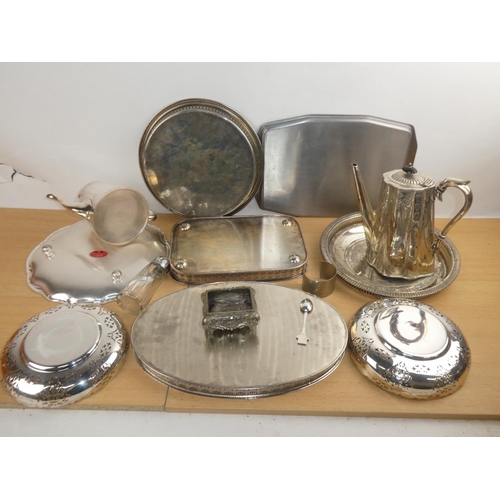 334 - A large lot of assorted plate ware.