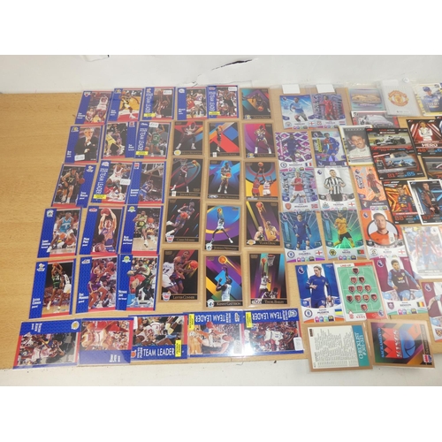 347 - A mixed lot of collectors cards to include Panini, Clipper & Dallas Maverick baseball cards, Manches... 