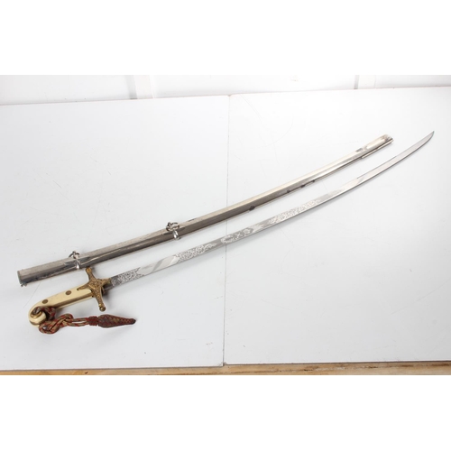 212 - A stunning antique 1831 Pattern Officer’s Mameluke Sword, with GR & Crown to blade, manufactured by ... 