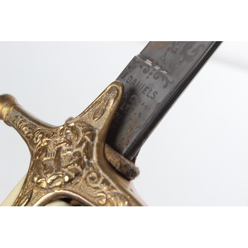 212 - A stunning antique 1831 Pattern Officer’s Mameluke Sword, with GR & Crown to blade, manufactured by ... 