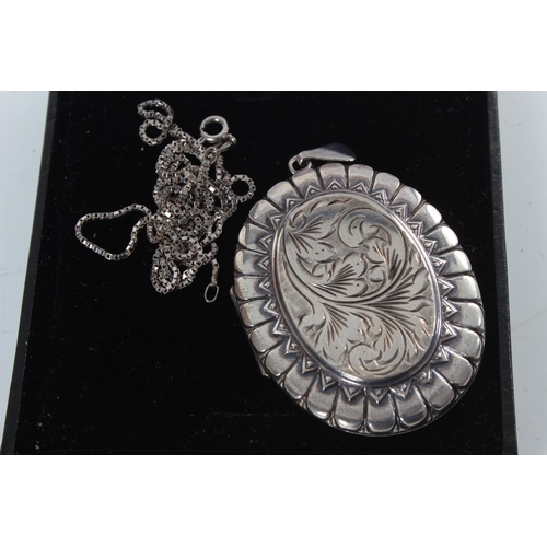 221 - A large sterling silver locket & chain.