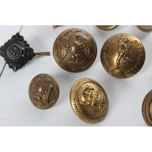 230 - A collection of vintage & antique Miltary buttons.